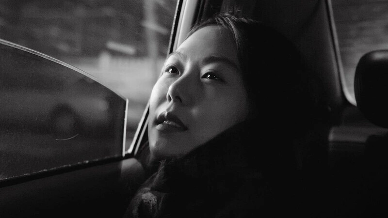Hong Sang-soo prova que tem algumas veias de cineasta escondidas&nbsp;…