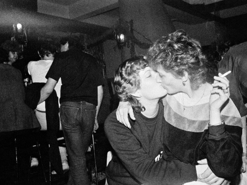 Klára Tasovská remexe no arquivo de vida de Libuše: “Há uma história por trás de cada uma dessas fotos, e tentámos trazê-las à&nbsp;tona.”