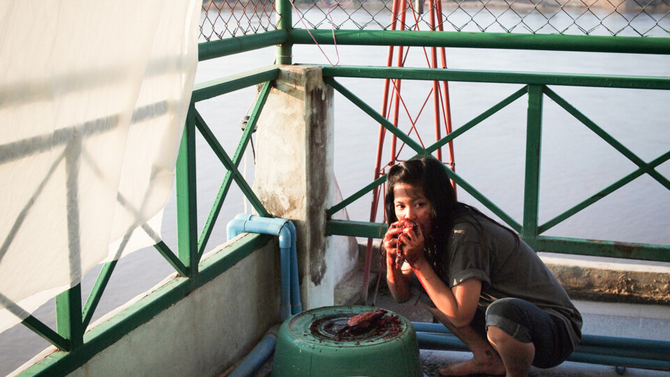 Um pedaço de lugar entre um rio&nbsp;dominante!
