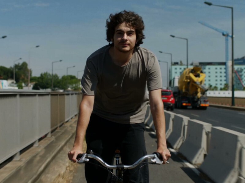 “Filmar é também uma maneira de viver o lugar”: João Rosas, entre a cidade que conhece e a “A Vida&nbsp;Luminosa”