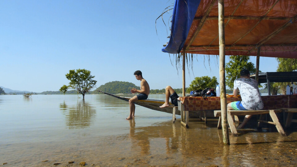 Para quê viajar, se é o conformismo que reencontramos? Kimi Takesue fala sobre o seu “Onlookers”