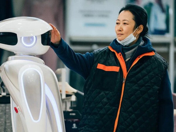 Nas máquinas confiarei o meu futuro! Jia Zhangke em mais um retrato da China em&nbsp;movimento