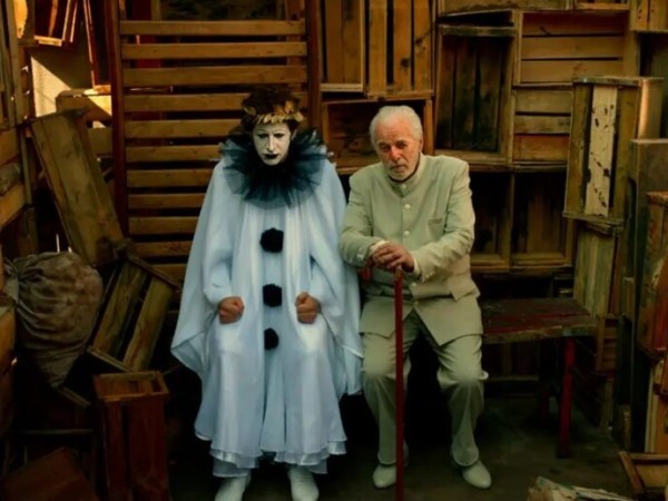 “A poesia não é apenas escrever versos”: antes do pequeno almoço, uma breve conversa com Alejandro&nbsp;Jodorowsky.