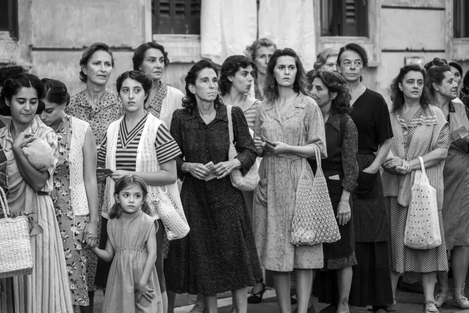 Só que amanhã, sei-o bem, é sempre longe&nbsp;demais