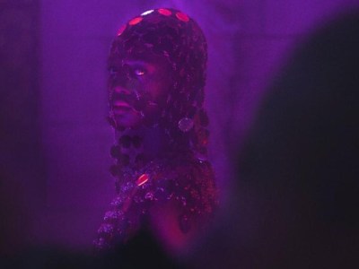 “Disco Boy”, falando com Giacomo Abbruzzese: “a alternativa a escapar do horror é ‘dançar com o inimigo.'”