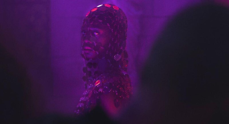 “Disco Boy”, falando com Giacomo Abbruzzese: “a alternativa a escapar do horror é ‘dançar com o inimigo.'”