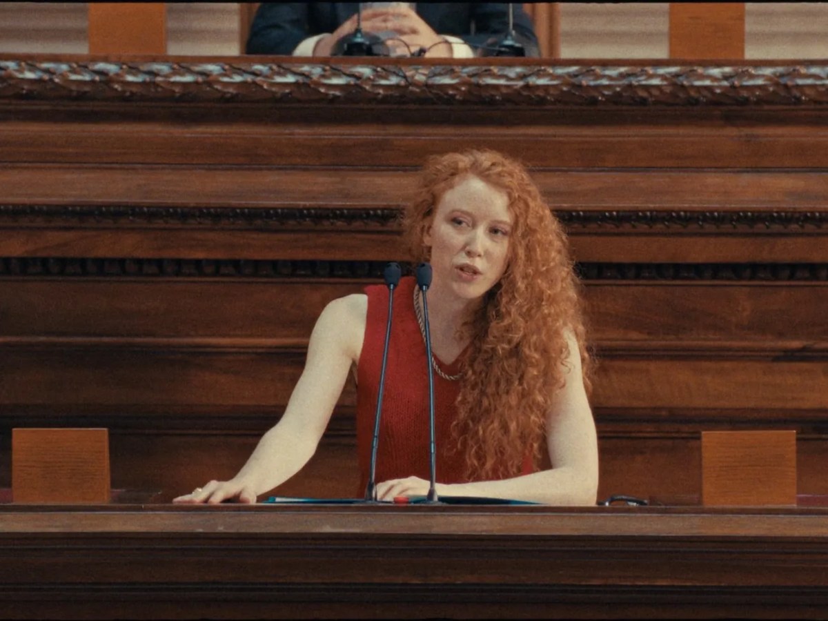 Clara Riedenstein: “Um artista tem sempre uma perspectiva muito forte do mundo, e uma das formas de a expressar é através da política.”